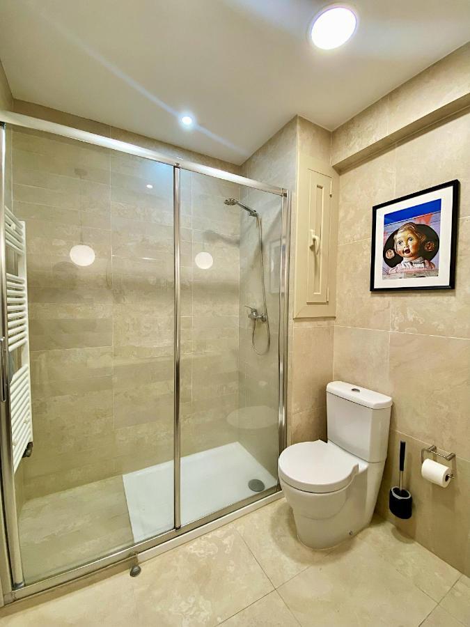 Abbott Apartment - 1 Min From The Beach - 100M2 - Sleeps 8 Sitges Buitenkant foto